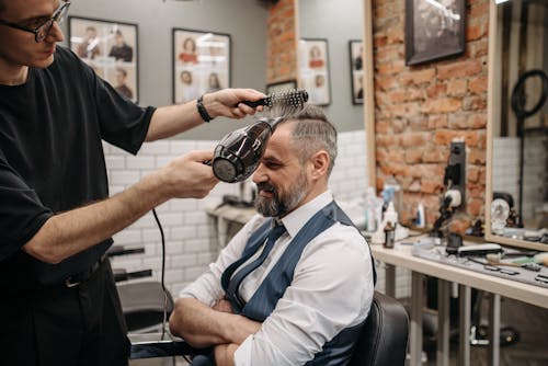 Selecting the Perfect Hair Clippers for Your Barber Shop