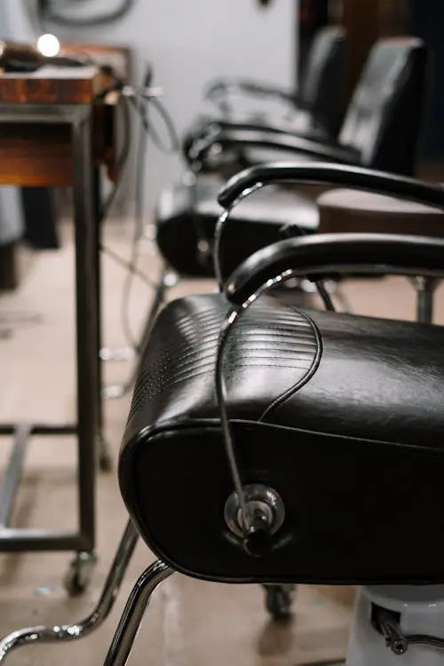 Selecting the Ideal Barber Tools for Crisp, Precise Trims