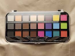 BEAUTY TREATS 24 Matte Palette - Matte Eyeshadow Colors