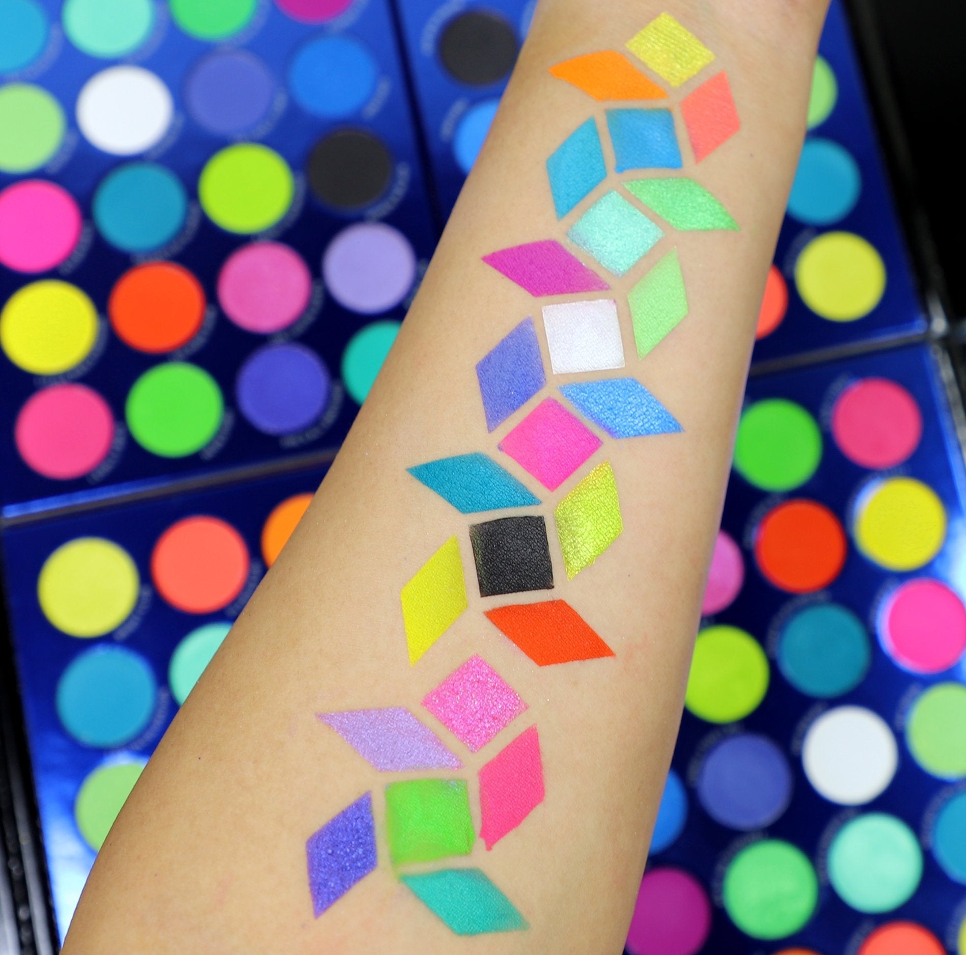 RUDE City of Neon Lights - 24 Vibrant Pigment & Eyeshadow Palette